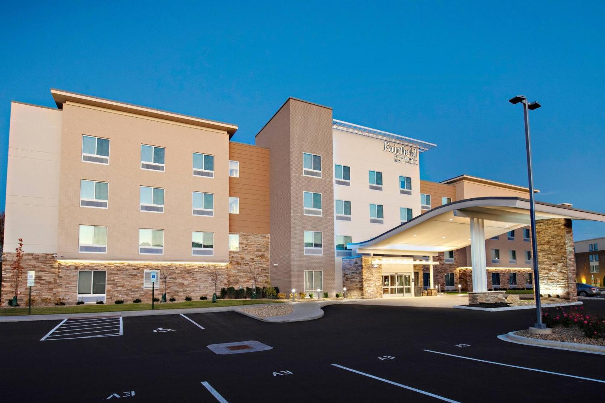 Fairfield Inn & Suites By Marriott Dayton North Murlin Heights Exterior photo